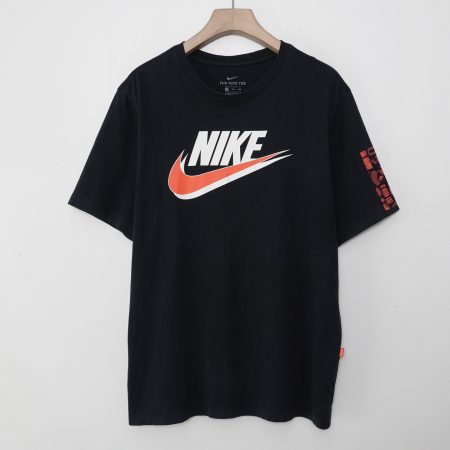 NIKE Tee