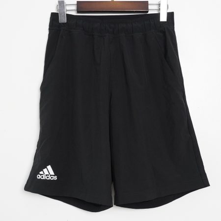 Short adidas.
