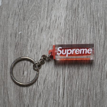 ✅ Supreme Keychain Level ,, hàng new