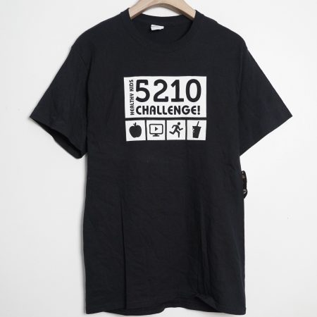 ✅ Graphic tee,