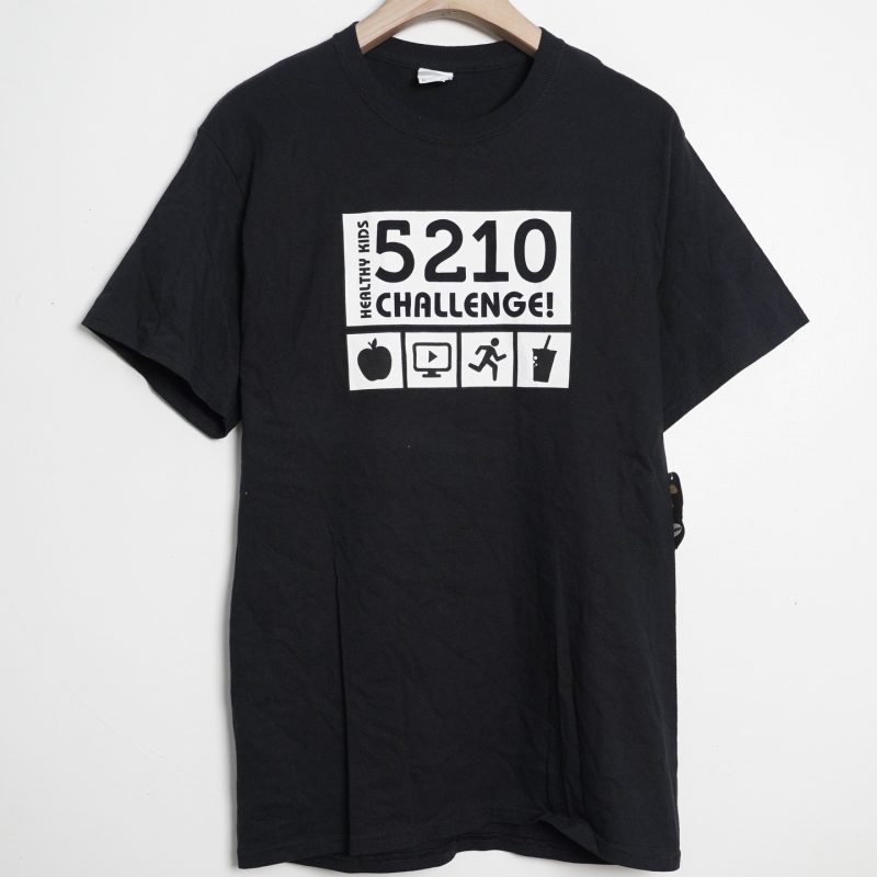 ✅ Graphic tee,