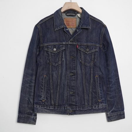 ✅ Levi's Basic Denim Jacket.