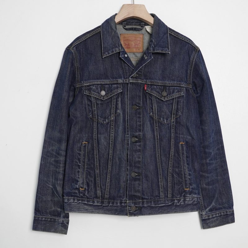 ✅ Levi's Basic Denim Jacket.